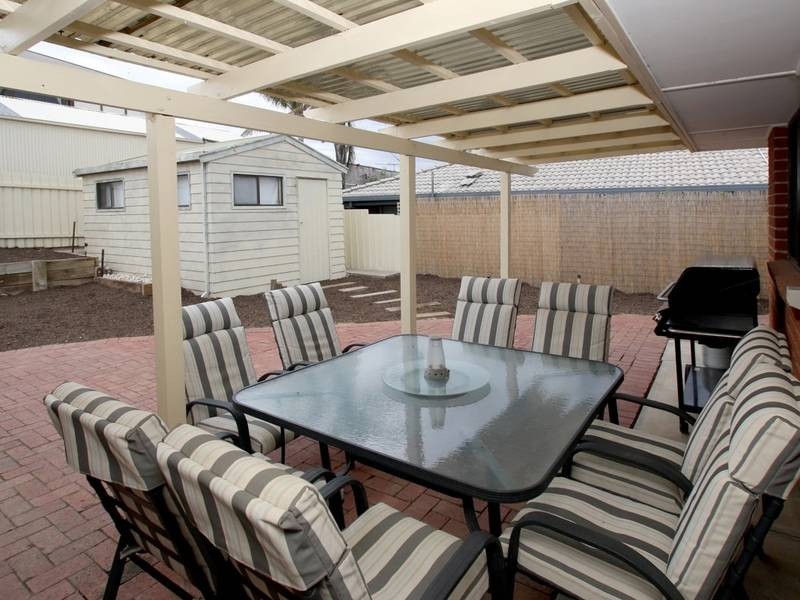 18 Quailo Avenue, Hallett Cove SA 5158