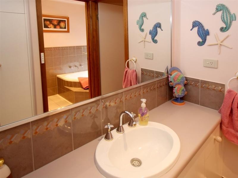 21 Quinvale Road, Hallett Cove SA 5158