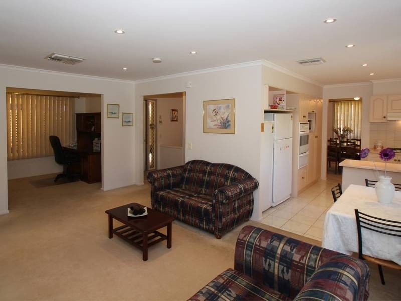 6 Cranbourne Drive, O’halloran Hill SA 5158