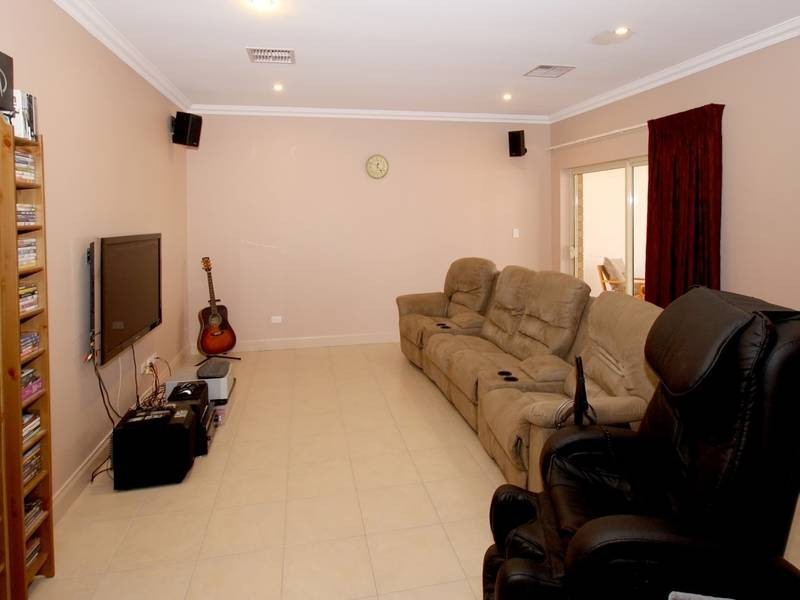 6 Zollo Drive, Woodcroft SA 5162