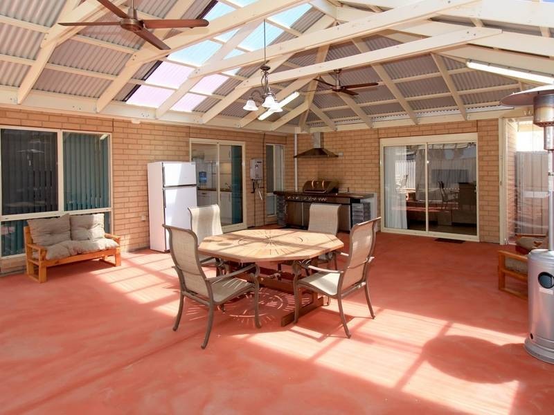 6 Zollo Drive, Woodcroft SA 5162