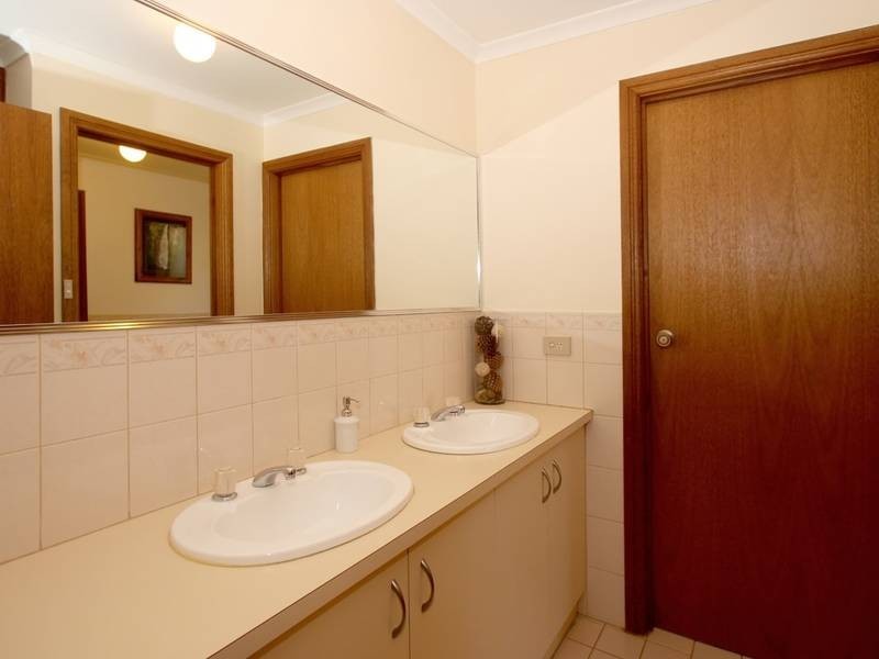 5 Windebanks Road, Aberfoyle Park SA 5159