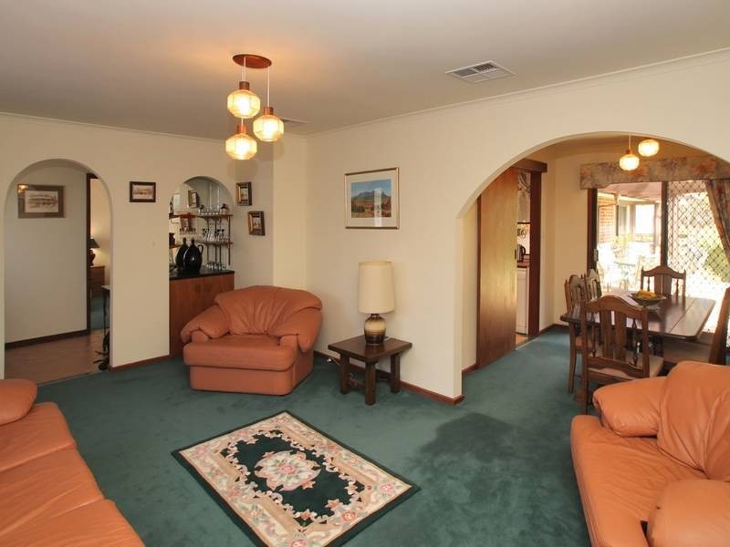 5 Broadmeadow Drive, Flagstaff Hill SA 5159