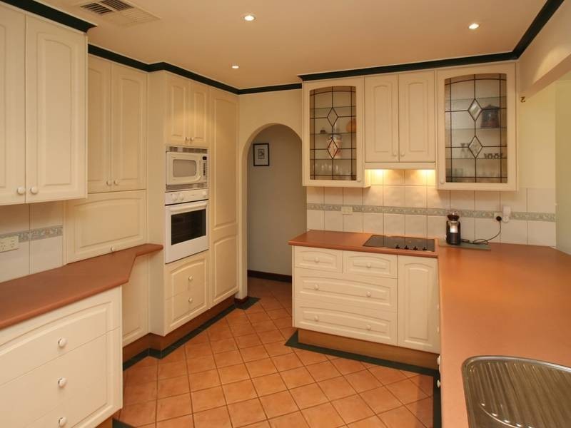 5 Broadmeadow Drive, Flagstaff Hill SA 5159