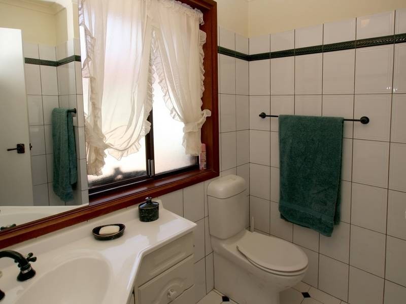 5 Broadmeadow Drive, Flagstaff Hill SA 5159