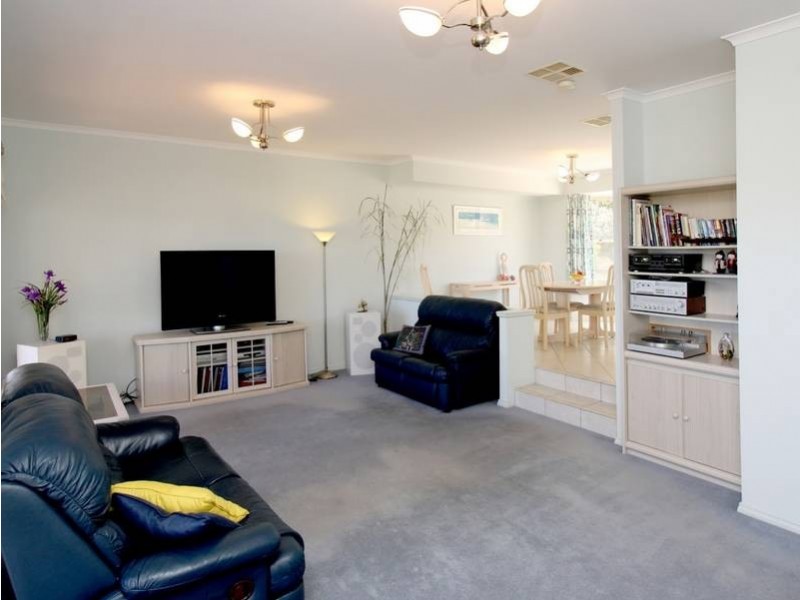 15 Highfield Drive, Aberfoyle Park SA 5159