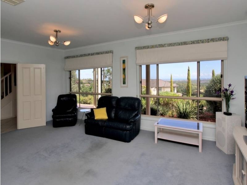 15 Highfield Drive, Aberfoyle Park SA 5159