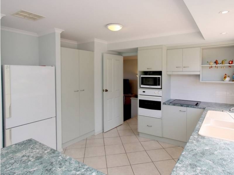 15 Highfield Drive, Aberfoyle Park SA 5159