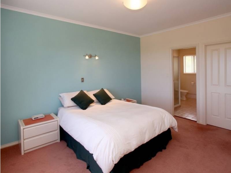 15 Highfield Drive, Aberfoyle Park SA 5159