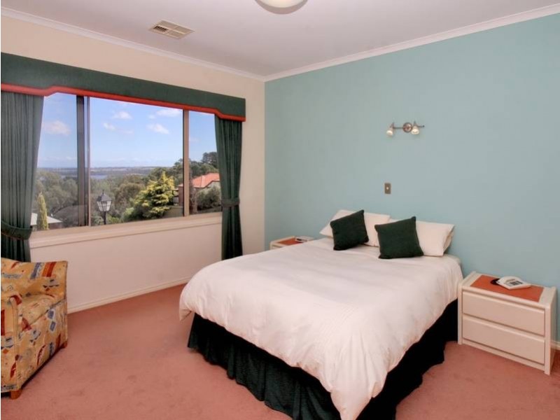 15 Highfield Drive, Aberfoyle Park SA 5159