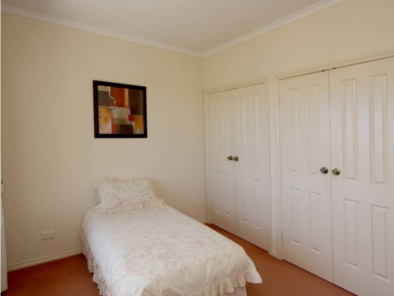 15 Highfield Drive, Aberfoyle Park SA 5159