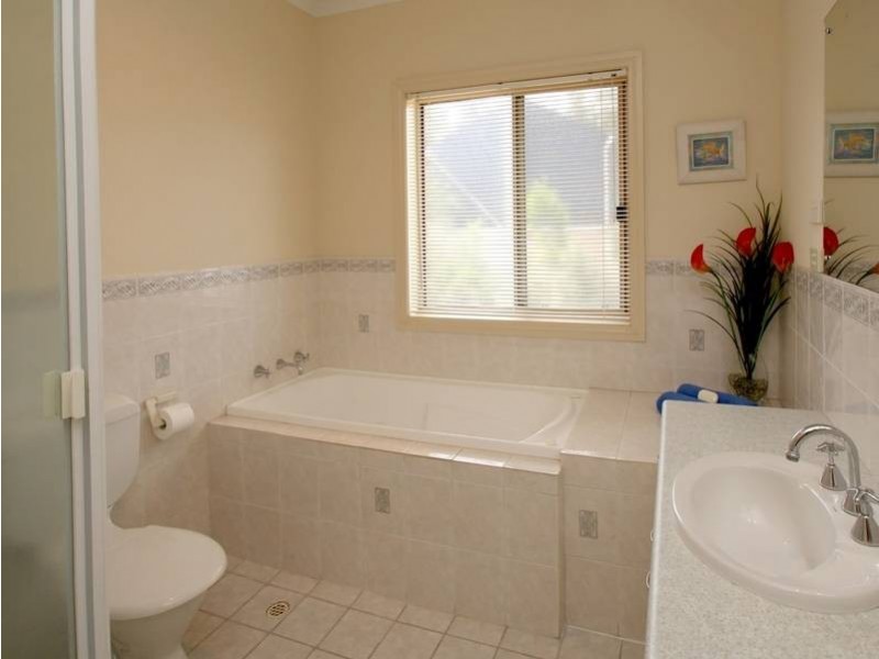 15 Highfield Drive, Aberfoyle Park SA 5159