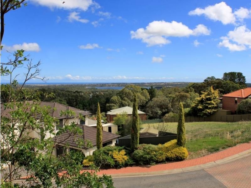 15 Highfield Drive, Aberfoyle Park SA 5159