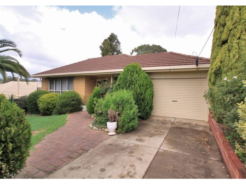 33 Larkdale Crescent, O’halloran Hill SA 5158