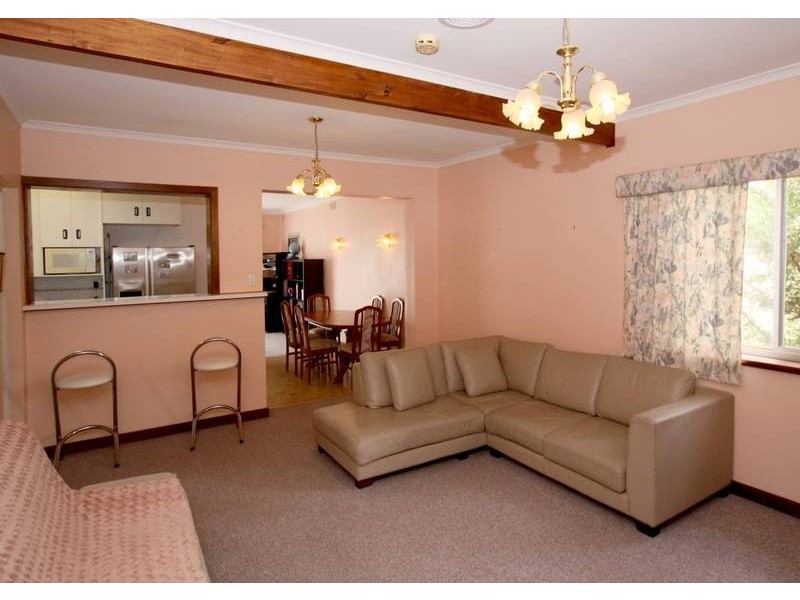 33 Larkdale Crescent, O’halloran Hill SA 5158