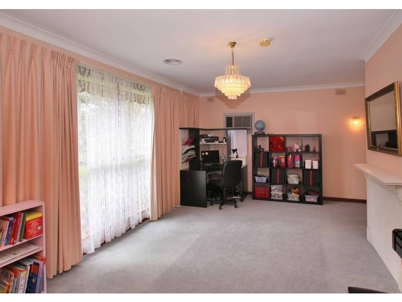 33 Larkdale Crescent, O’halloran Hill SA 5158