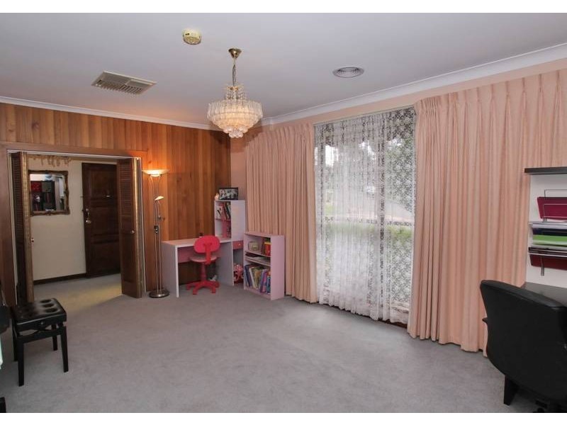 33 Larkdale Crescent, O’halloran Hill SA 5158