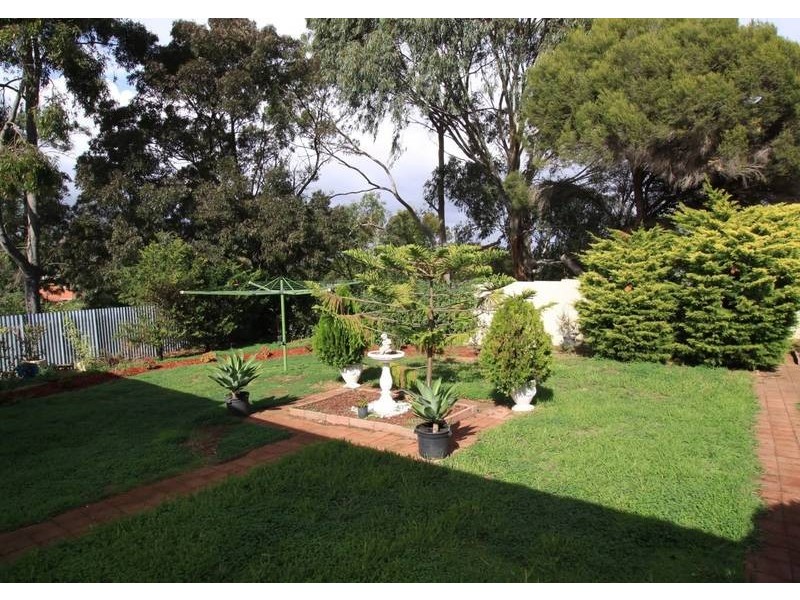 33 Larkdale Crescent, O’halloran Hill SA 5158