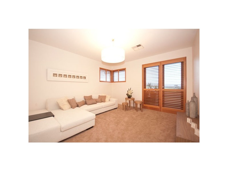 32 Highfield Dr, Craigburn Farm SA 5051