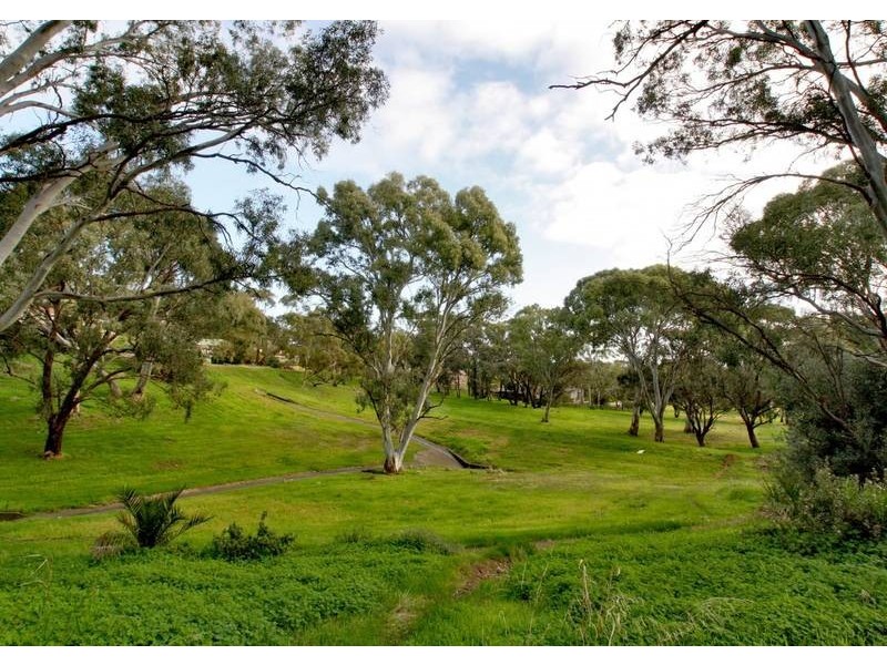 5 Alpine Road, Happy Valley SA 5159