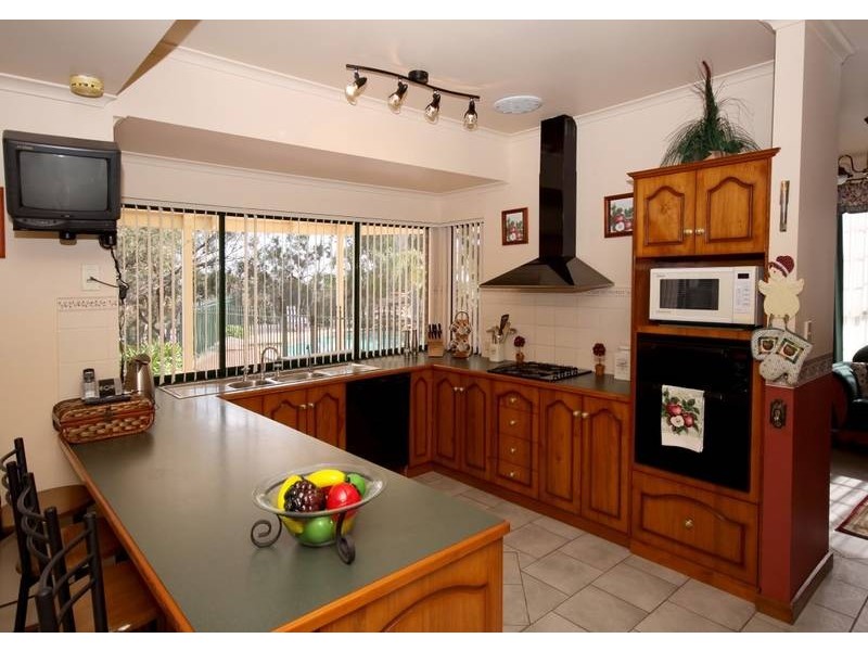 14 Shetland Street, Woodcroft SA 5162