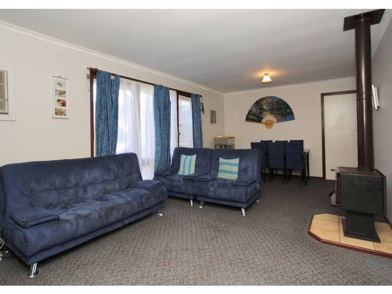 27 Helsinki Road, Hackham West SA 5163