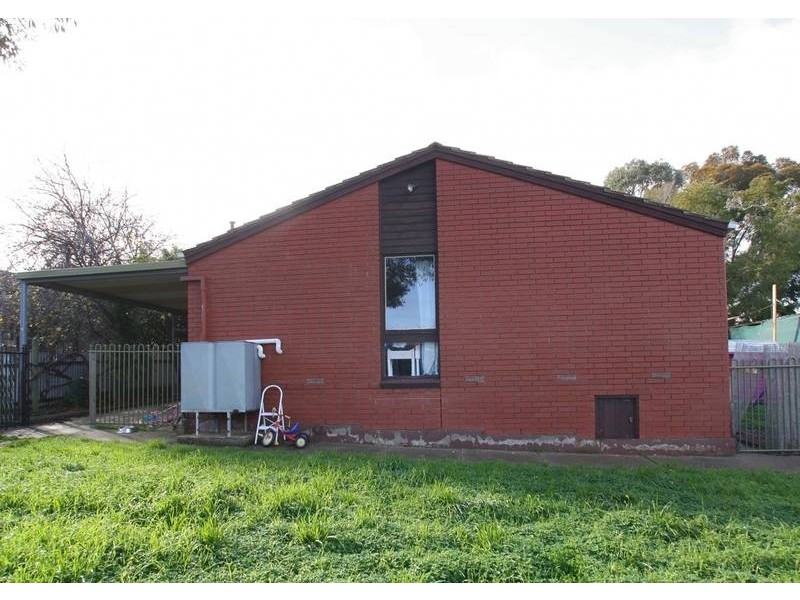 27 Helsinki Road, Hackham West SA 5163