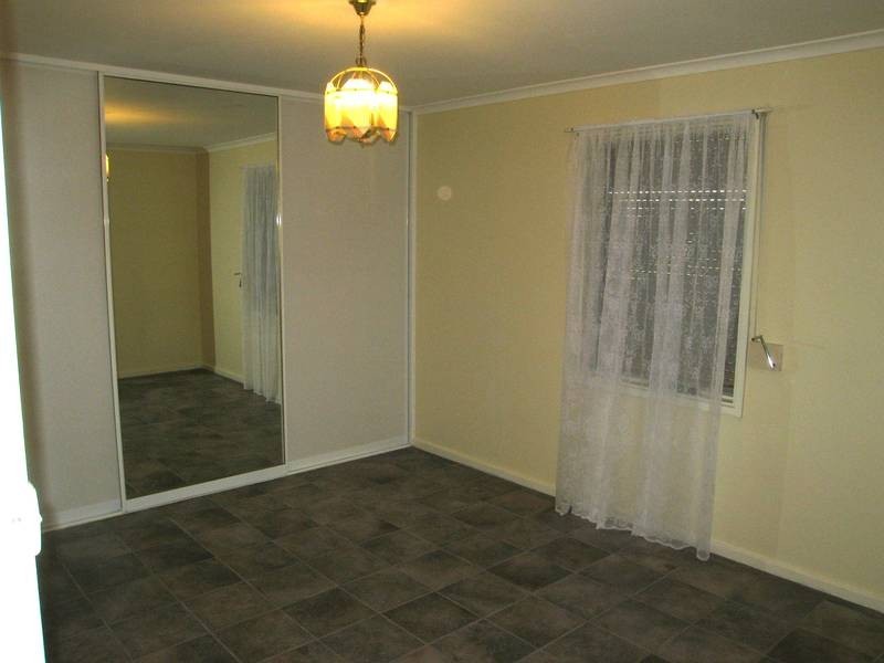 27 Lublin Crescent, Hackham West SA 5163