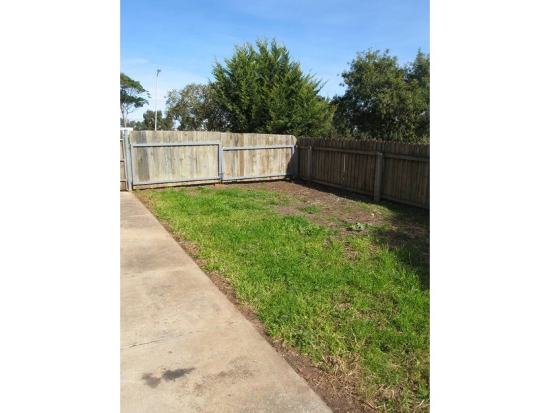27 Lublin Crescent, Hackham West SA 5163