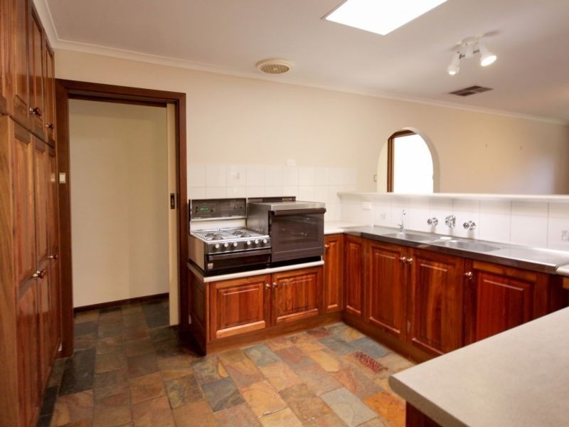 5 Dawson Avenue, Happy Valley SA 5159