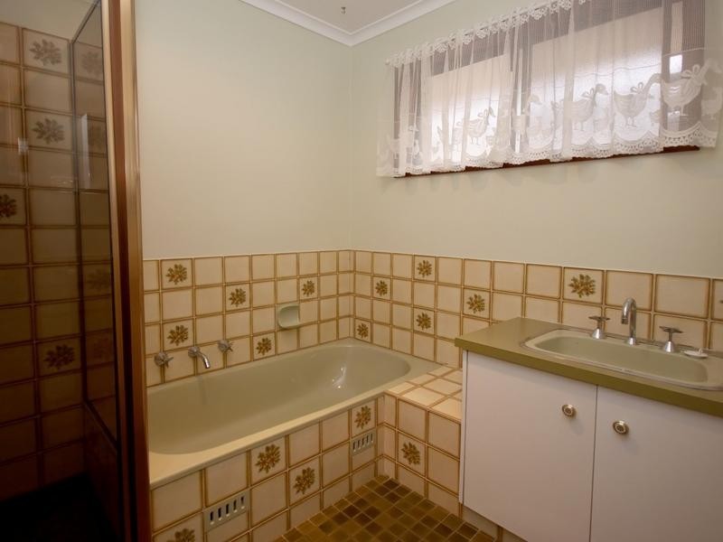 5 Dawson Avenue, Happy Valley SA 5159