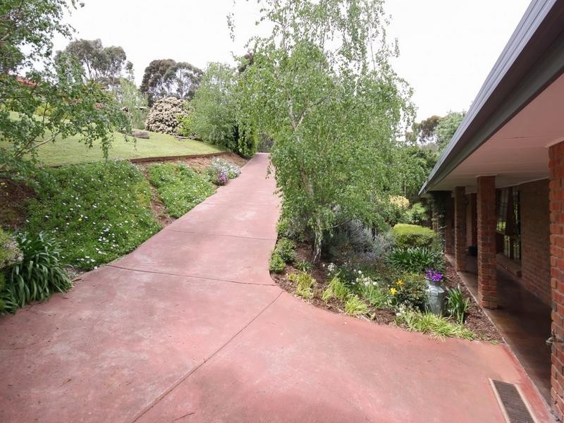 8 Nayook Grove, Happy Valley SA 5159
