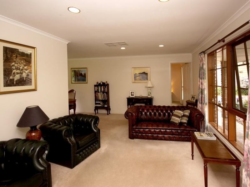 8 Nayook Grove, Happy Valley SA 5159