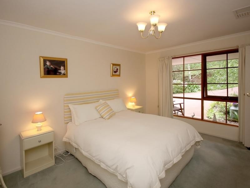 8 Nayook Grove, Happy Valley SA 5159