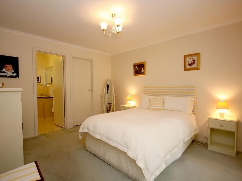 8 Nayook Grove, Happy Valley SA 5159