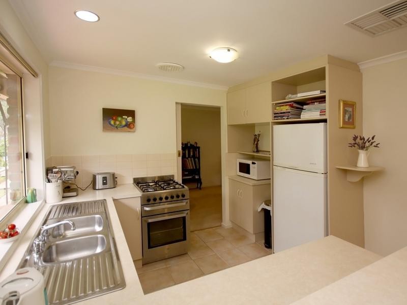 8 Nayook Grove, Happy Valley SA 5159