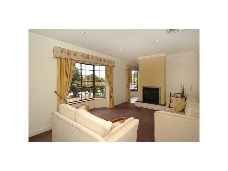 22 Walters Crescent, Aberfoyle Park SA 5159