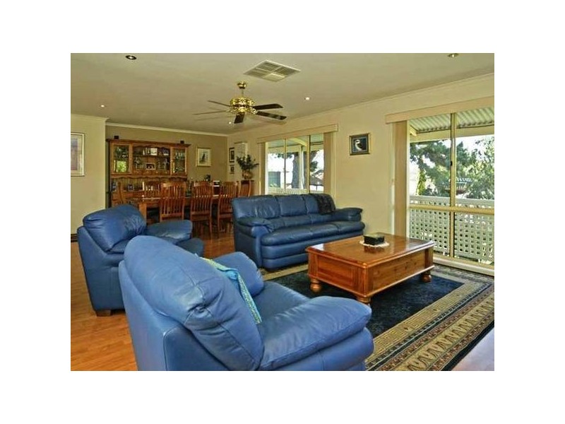 11 Glen Eyre Court, Aberfoyle Park SA 5159