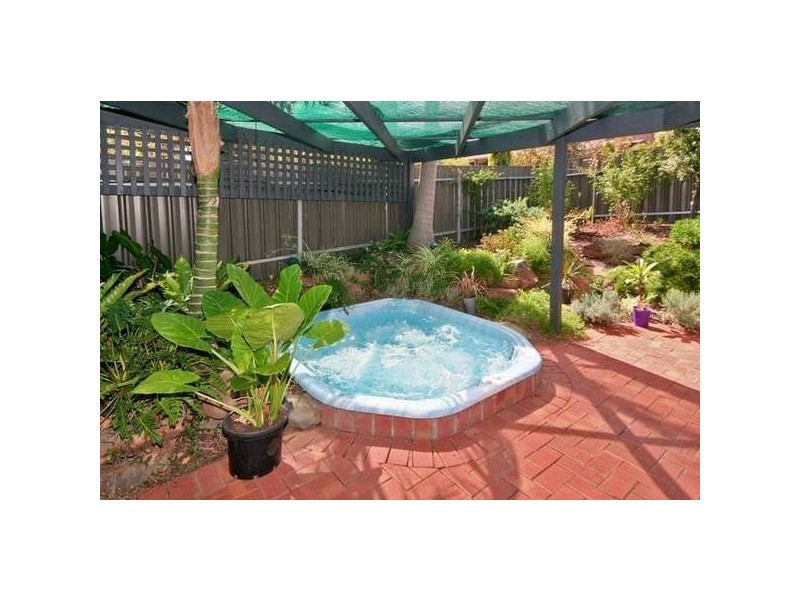 60 Horseshoe Drive, Aberfoyle Park SA 5159
