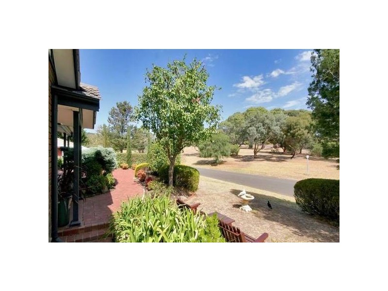 60 Horseshoe Drive, Aberfoyle Park SA 5159