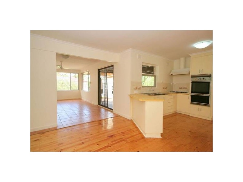 30 Roxanne Avenue, Aberfoyle Park SA 5159