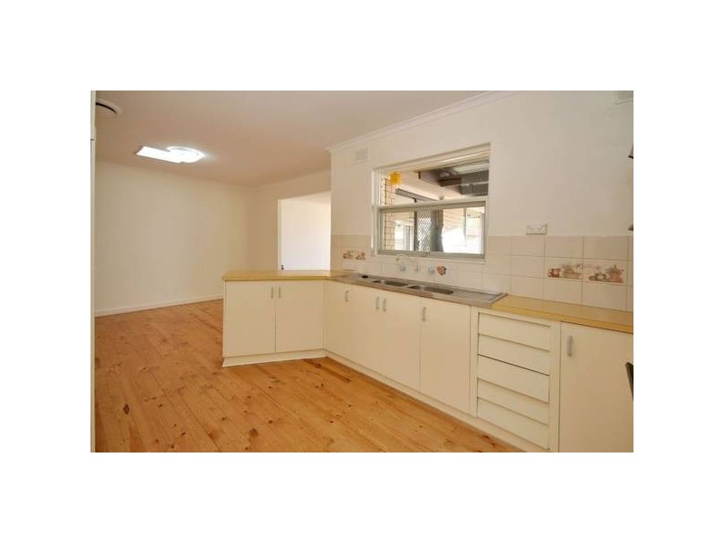 30 Roxanne Avenue, Aberfoyle Park SA 5159
