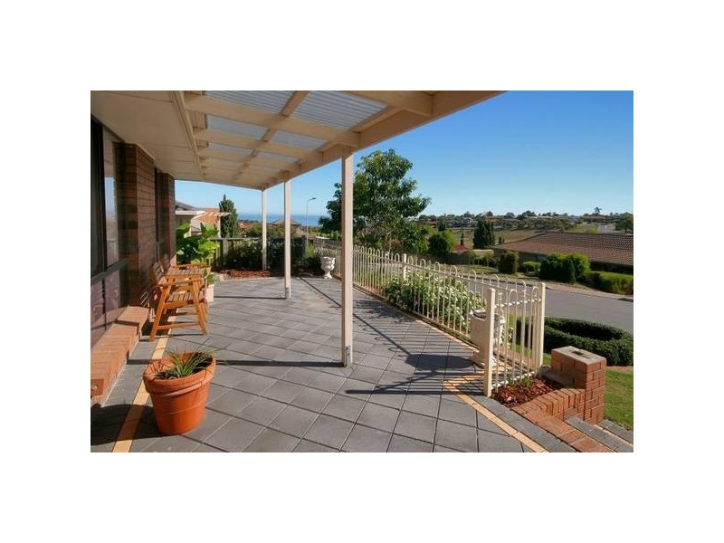 5 Poralka Crescent, Hallett Cove SA 5158