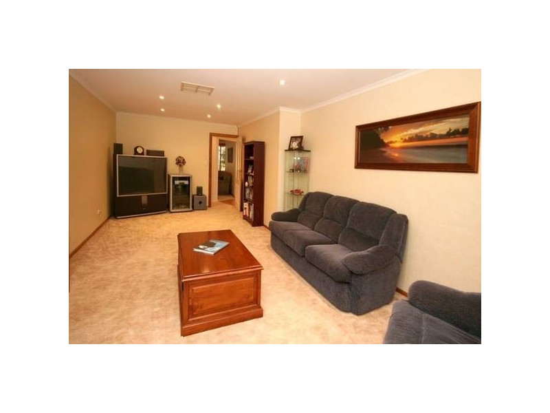 42 Horseshoe Drive, Woodcroft SA 5162