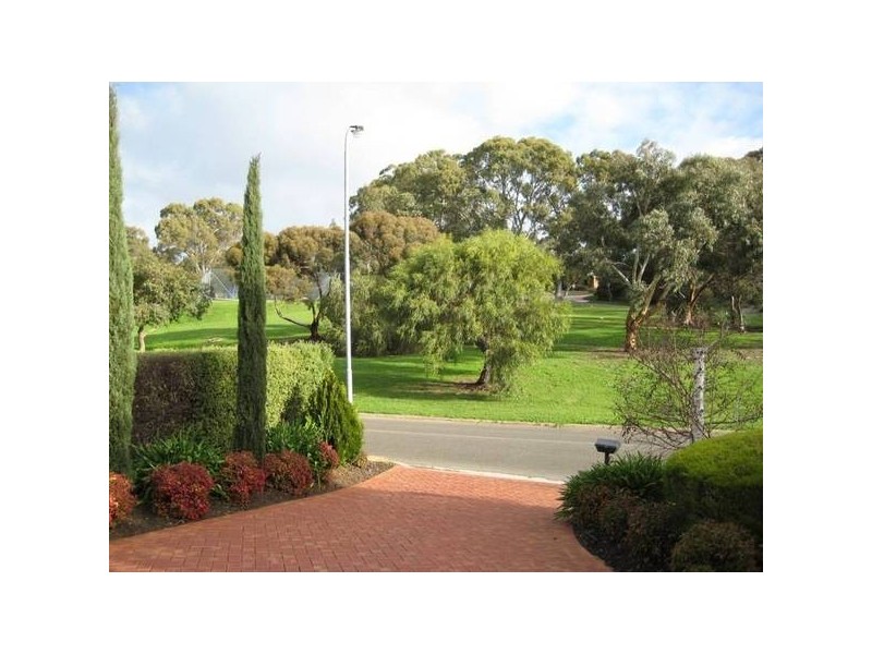 60 Horseshoe Drive, Aberfoyle Park SA 5159