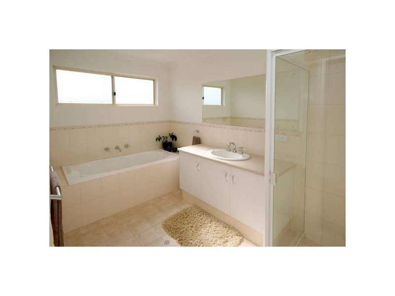 60 Estate Drive, Flagstaff Hill SA 5159