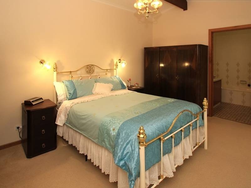 8 Wayne Avenue, Darlington SA 5047