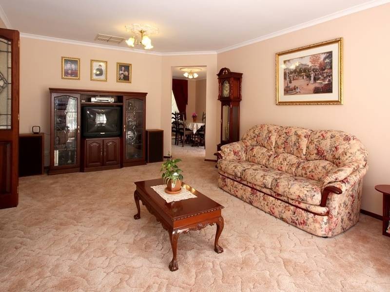 5 La Salle Court, Happy Valley SA 5159