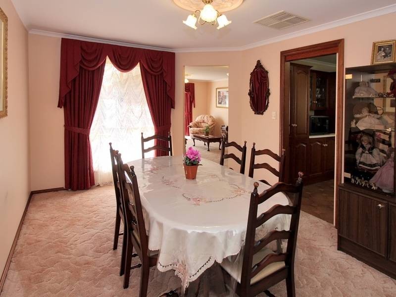 5 La Salle Court, Happy Valley SA 5159