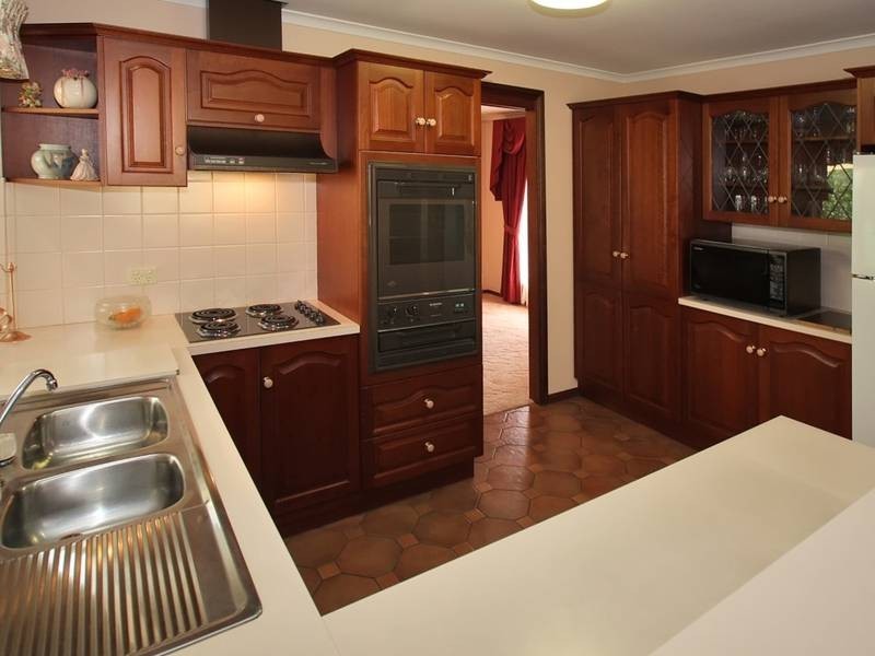 5 La Salle Court, Happy Valley SA 5159
